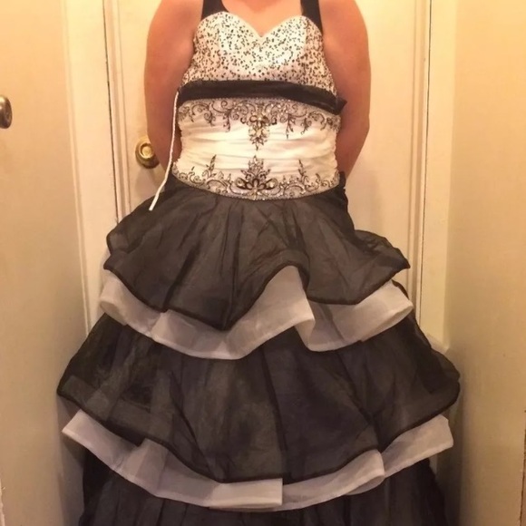 Pre-Owned Prom Dresses